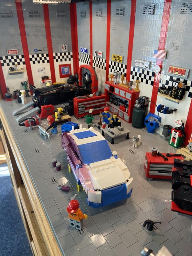 med_1612035952-Lego_Spray_Paint_Nissan_G